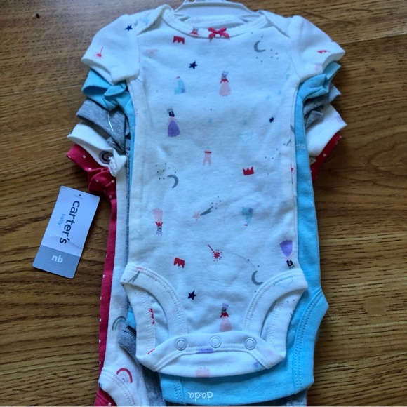 Carters Newborn Onesie Girl Queen Set - Picture 5 of 6